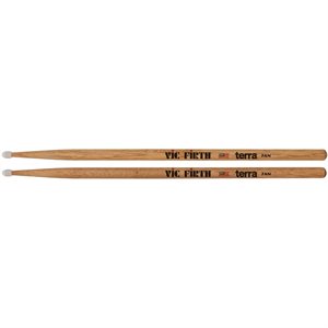 VIC FIRTH - BAGUETTES AMERICAN CLASSIC® 7ATN SÉRIE TERRA - POINTE EN NYLON